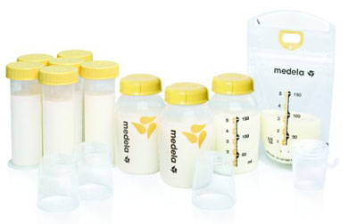 6. Medela Breast Milk Feeding Gift Set